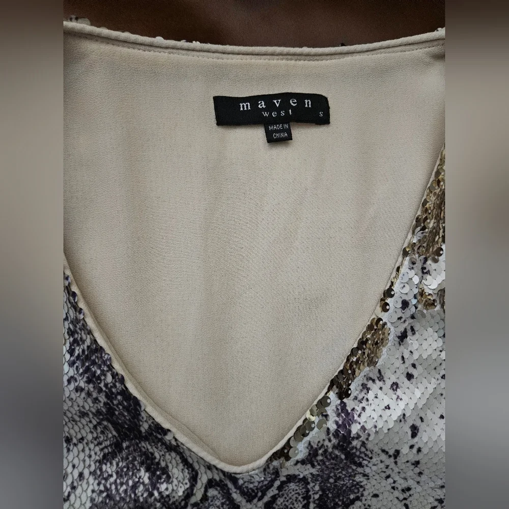 Maven West Shimmering Metallic Top Small - Picture 7 of 10